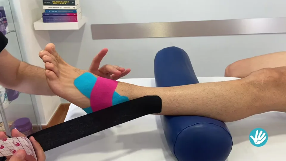 Demostración real de vendaje neuromuscular en el pie